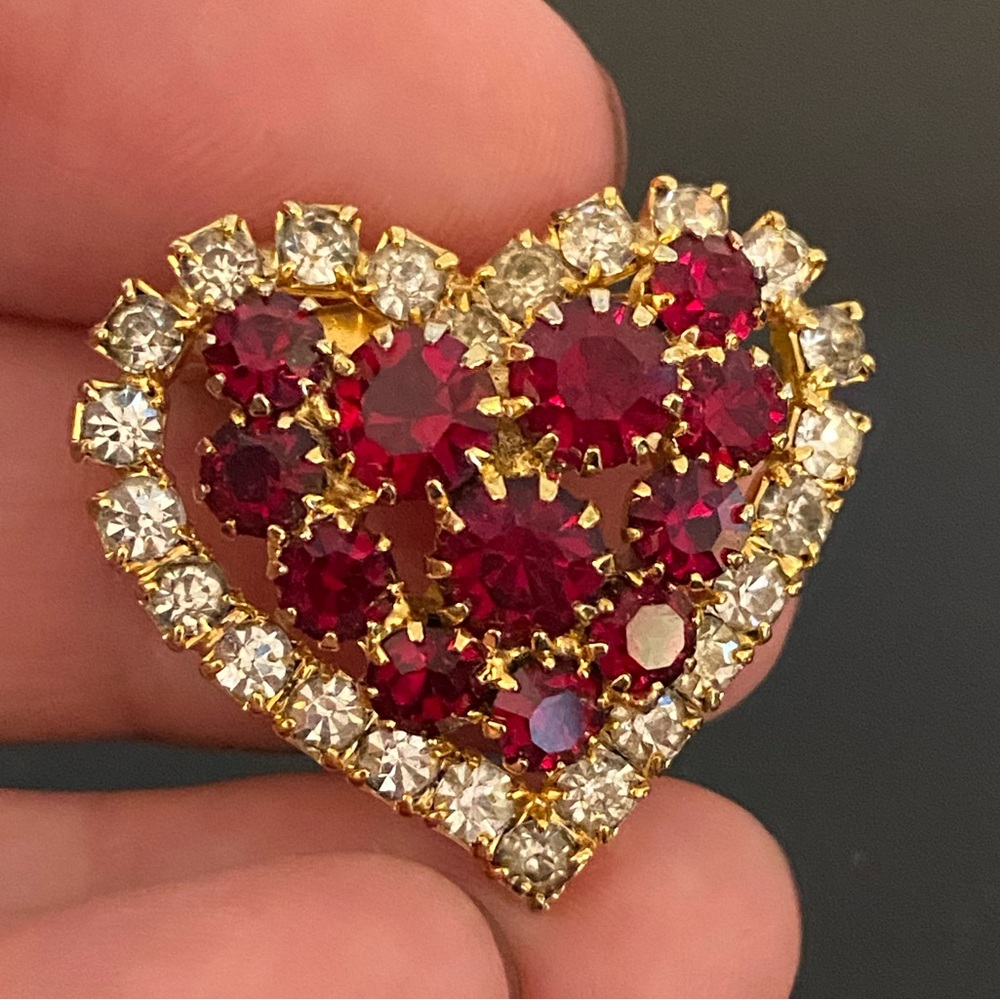 Vintage Gold Tone & Rhinestone Heart Brooch